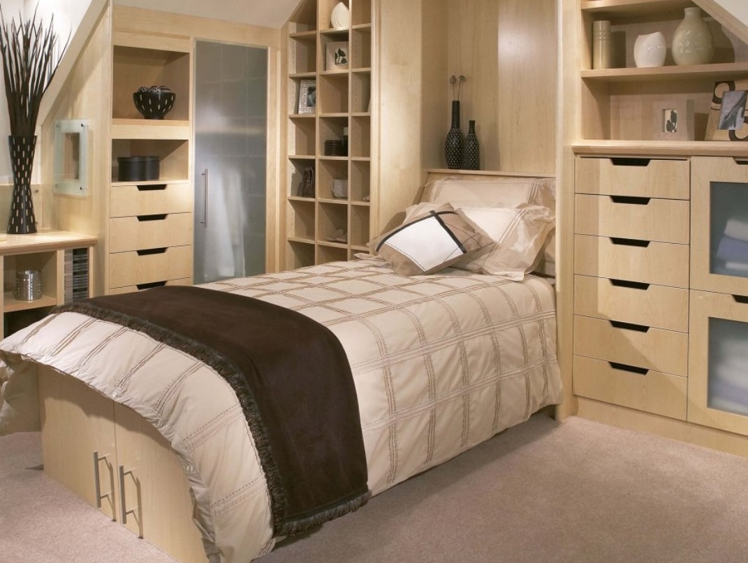 10 examples of floor-to-ceiling built-in wardrobes in the bedroom