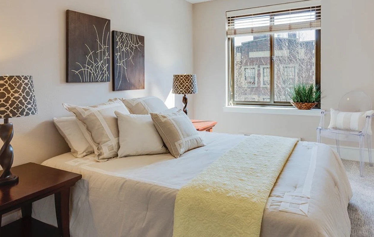 Minimalist bedroom – how to organize it?